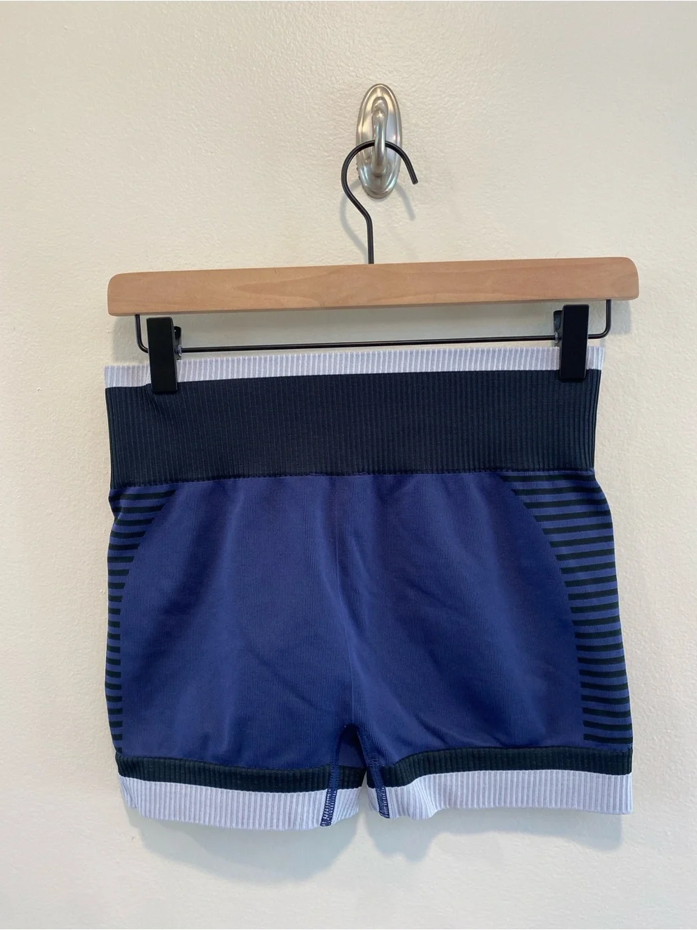 Ouiselle race day shorts women’s size small athletic workout exercise navy blue